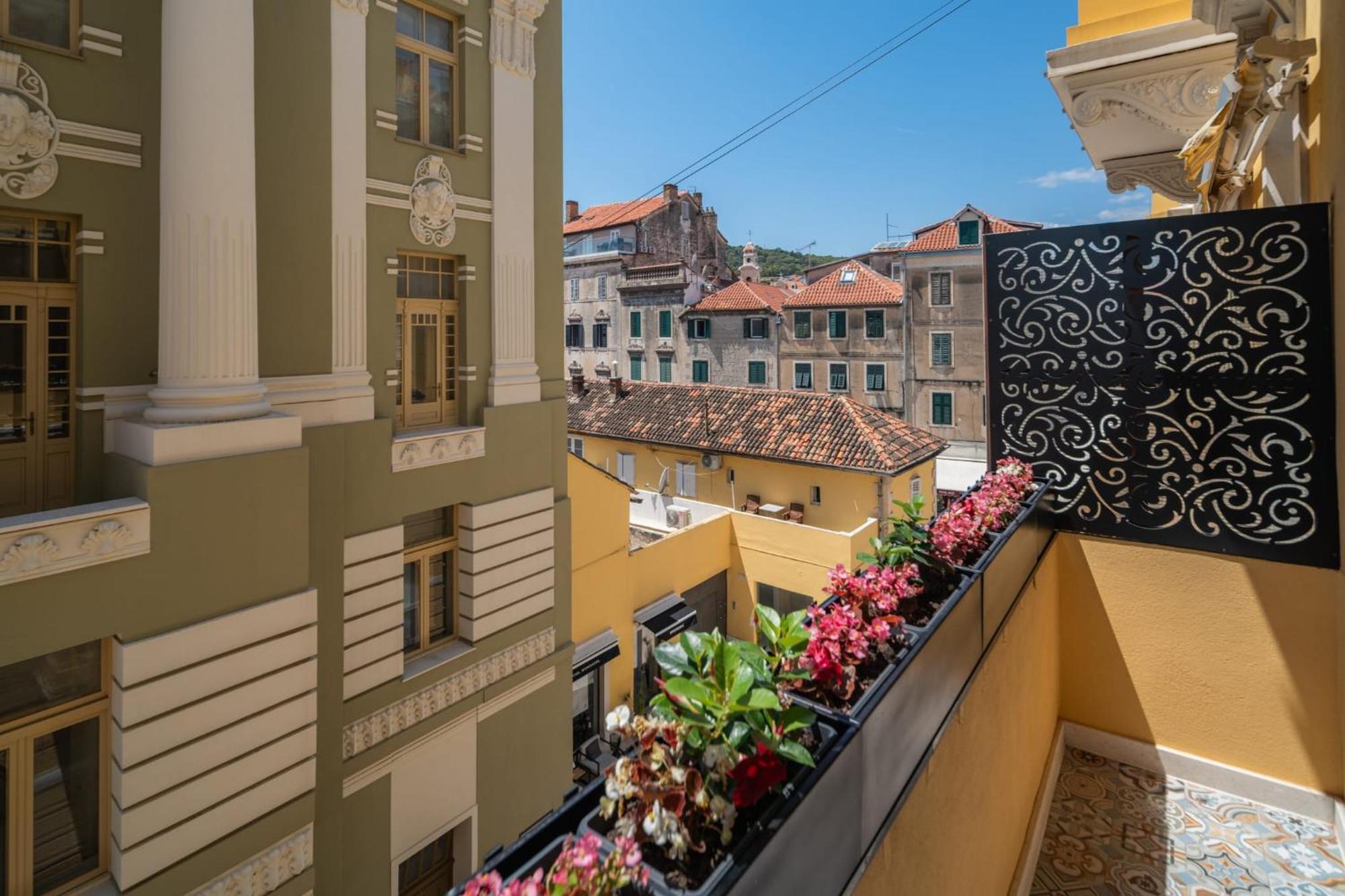Monamel Luxury Suites Split Exteriör bild